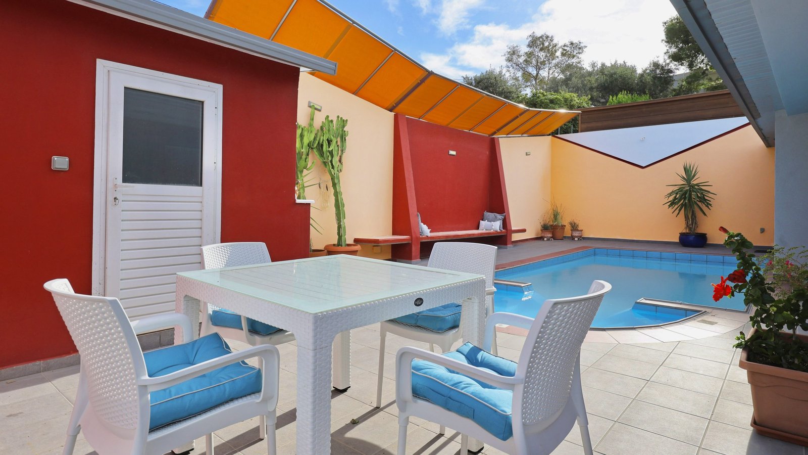 Spacious and private swimming pool area