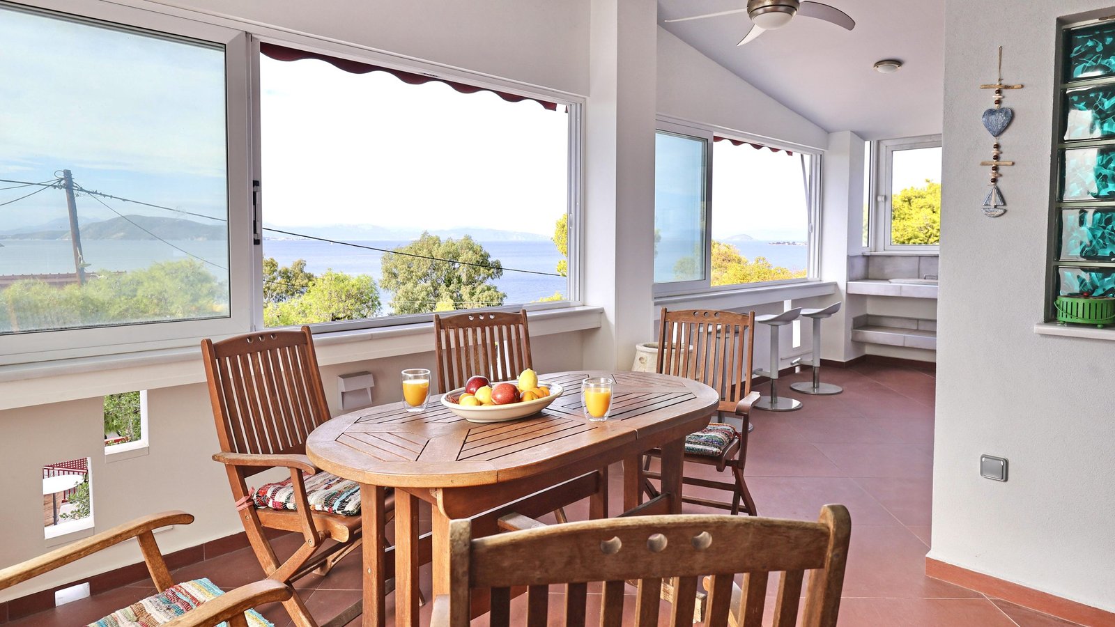 Breakfast with a view at the veranda of The Bordeaux Door